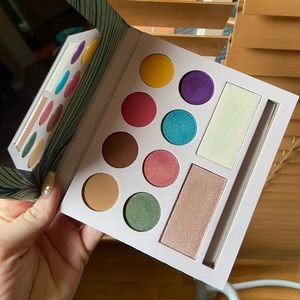 Moods Pallet by Laura Sanchez